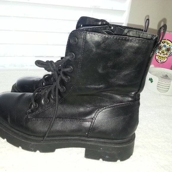 Size 9 Black Boots Bartender Work Shoes Worn Tilted Kilt LV - Picture 3 of 10